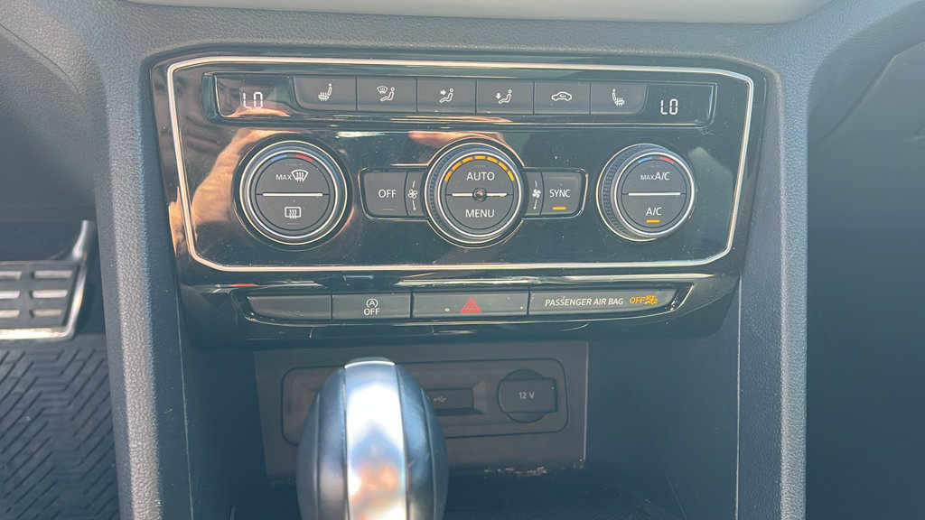 Used 2022 Volkswagen Atlas Cross Sport SEL R-Line AWD/4WD image 16
