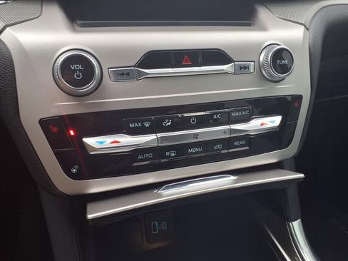 Used 2021 Ford Explorer XLT w/ Equipment Group 202A image 12