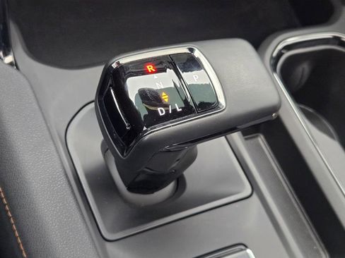 Used 2025 GMC Sierra 1500 AT4 w/ Technology Package image 36