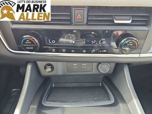 Used 2025 Nissan Rogue SV FWD image 17