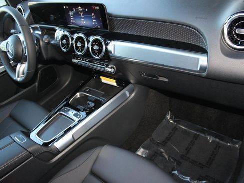 New 2026 Mercedes-Benz GLB 250 image 32