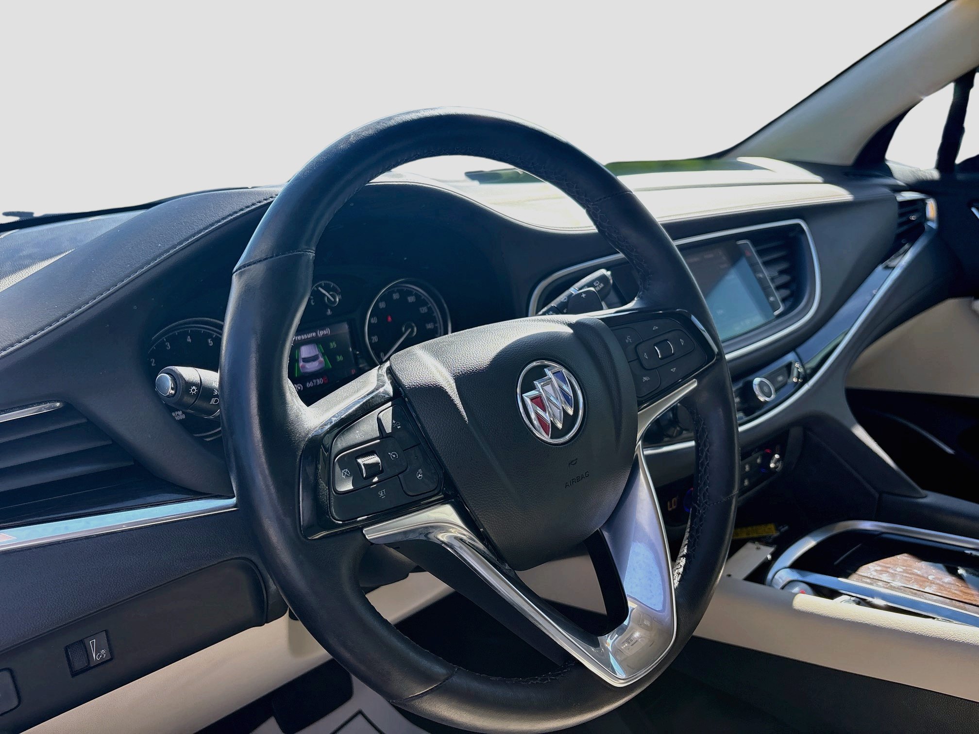 Used 2022 Buick Enclave Essence w/ Experience Buick Package FWD image 3
