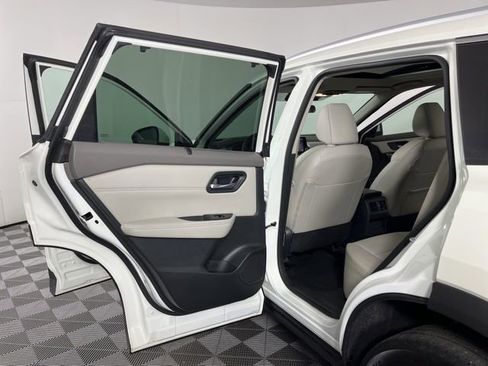 Used 2023 Nissan Rogue SV w/ SV Premium B Package image 41