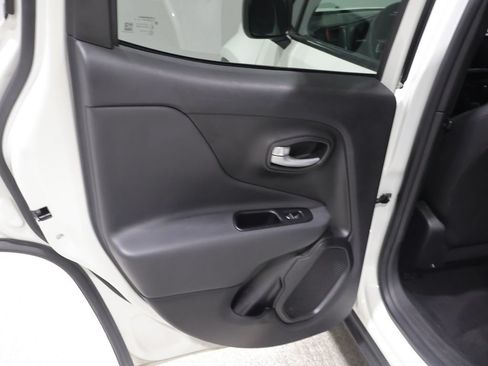 Used 2023 Jeep Renegade Latitude AWD/4WD image 18