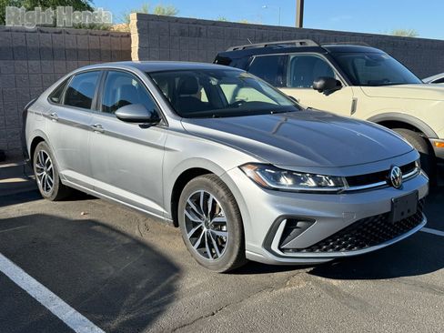 Used 2025 Volkswagen Jetta SE image 5