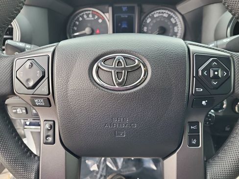 Used 2020 Toyota Tacoma TRD Off-Road w/ Technology Package AWD/4WD image 18
