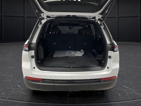 New 2025 Jeep Grand Cherokee Limited w/ Black Appearance Package image 15