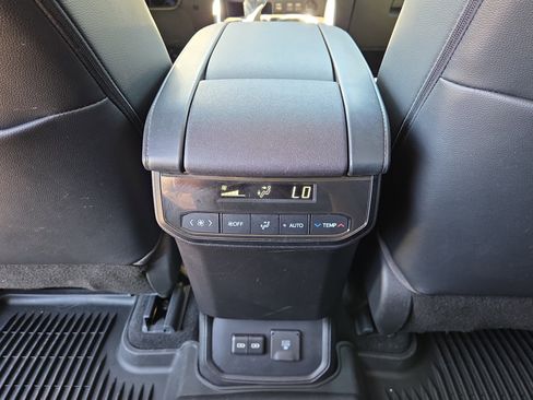 Used 2023 Toyota Highlander Limited AWD/4WD image 13