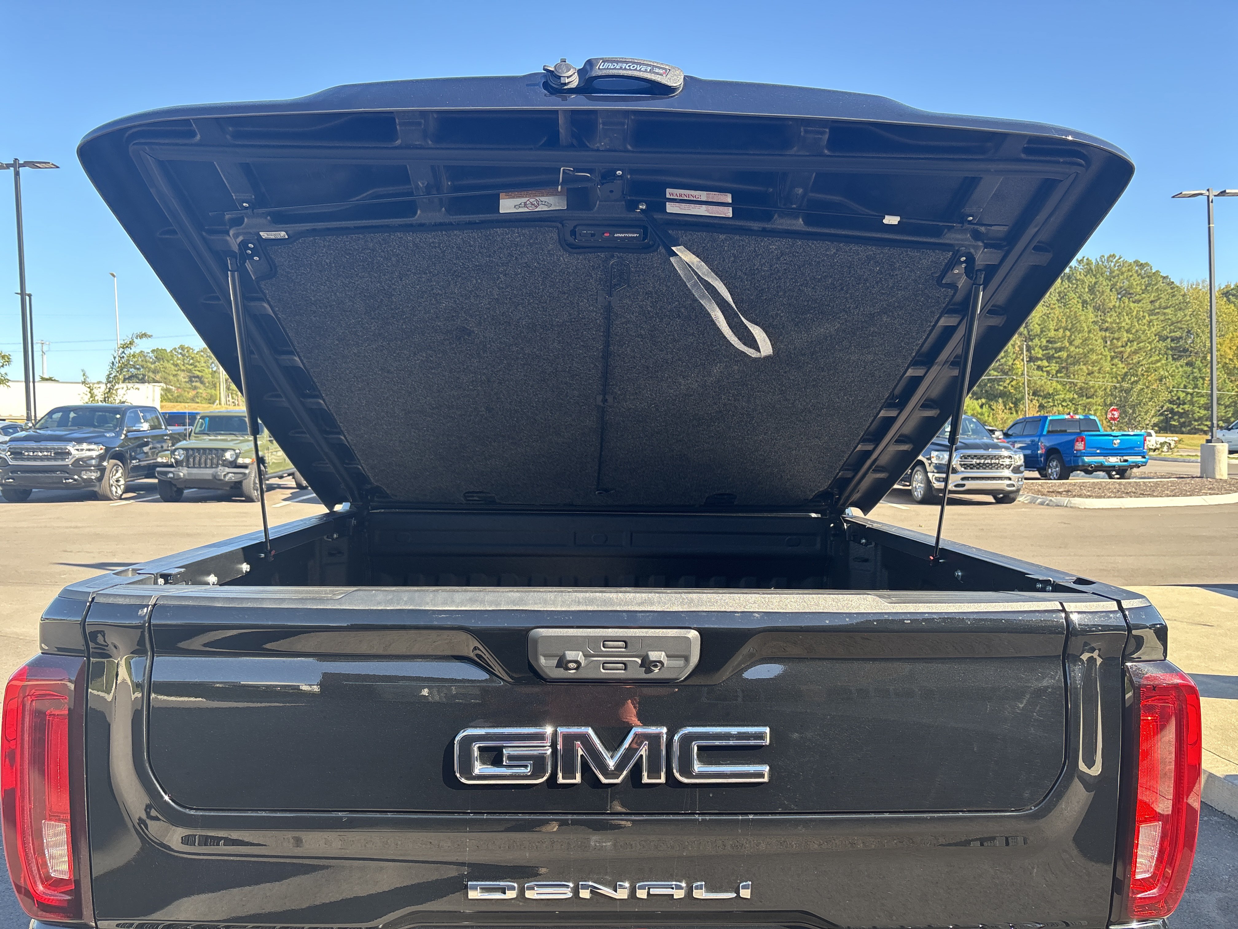 Used 2022 GMC Sierra 1500 Denali w/ Denali Reserve Package AWD/4WD image 44