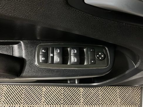 Used 2012 Chrysler 300 Limited RWD image 17