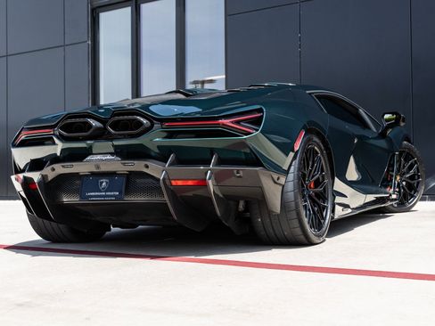 Used 2024 Lamborghini Revuelto image 9