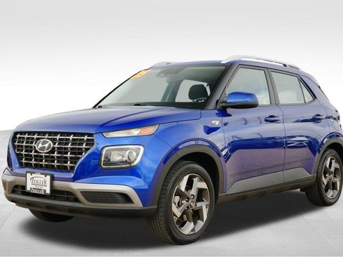 Used 2025 Hyundai Venue SEL image 3