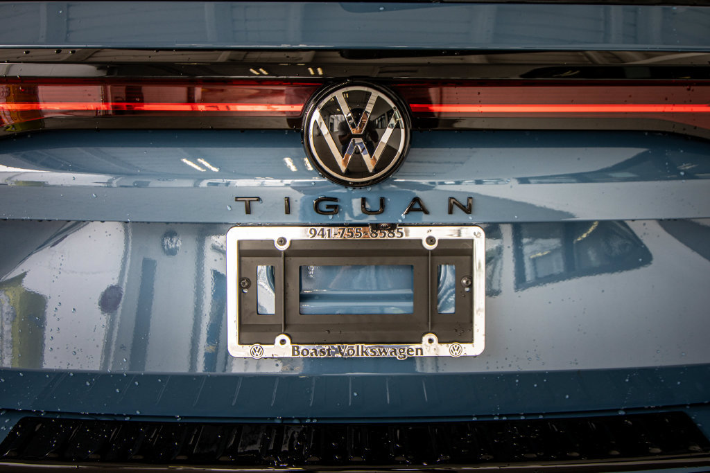 New 2026 Volkswagen Tiguan SE R-Line FWD image 16