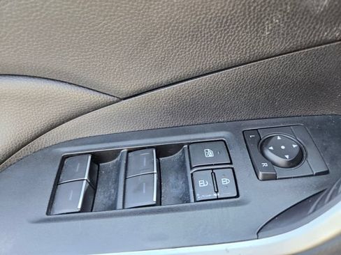 Used 2025 Toyota RAV4 XLE AWD/4WD image 36