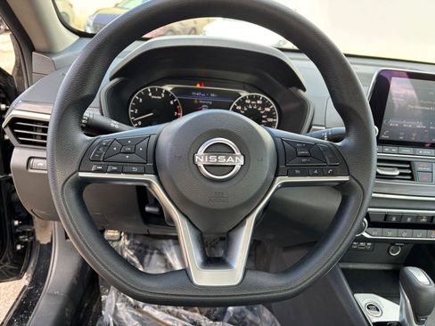 Used 2025 Nissan Altima 2.5 SV image 28