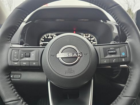 New 2025 Nissan Pathfinder SL image 18