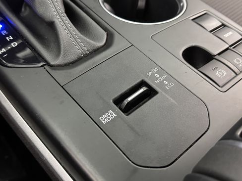 Used 2024 Toyota Highlander LE image 18