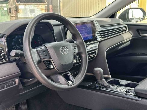 Used 2025 Toyota Camry LE image 4