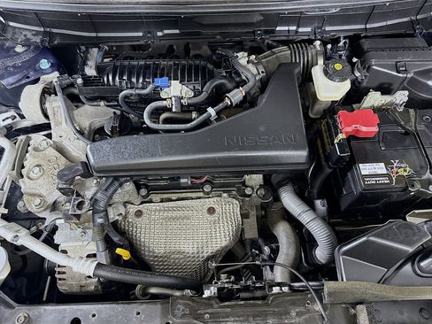 Used 2018 Nissan Rogue SV image 39