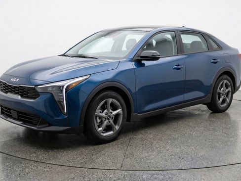 Used 2025 Kia K4 LXS image 3