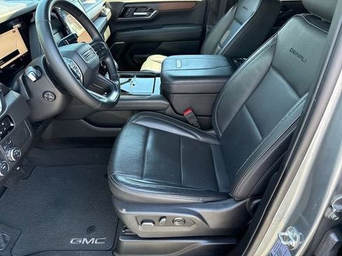 Used 2025 GMC Yukon Denali AWD/4WD image 10