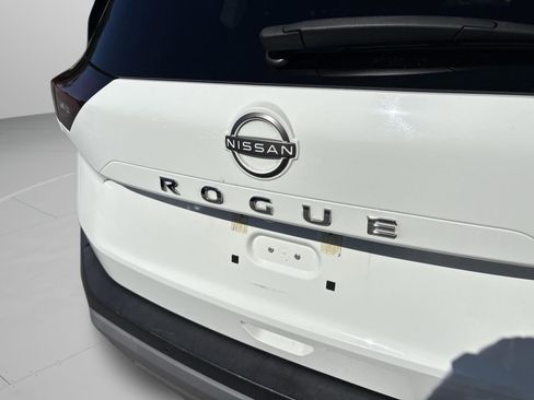 Used 2023 Nissan Rogue S FWD image 31