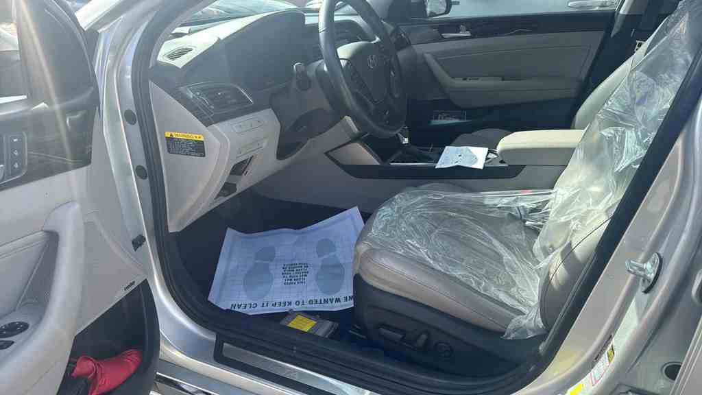 Used 2017 Hyundai Sonata Limited w/ Ultimate Package 04 FWD image 3