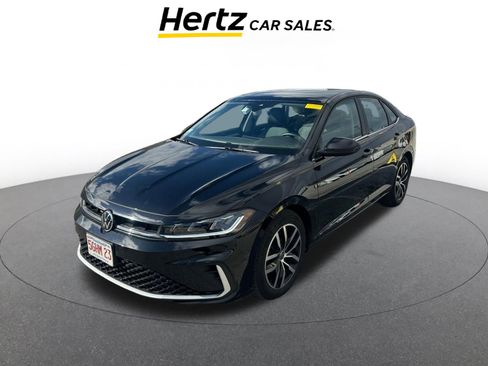 Used 2025 Volkswagen Jetta SE image 3