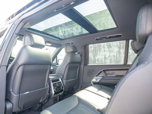 Certified 2025 Land Rover Range Rover Long Wheelbase SE AWD/4WD image 34