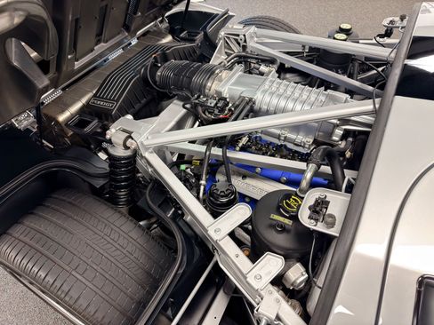 Used 2005 Ford GT RWD image 14