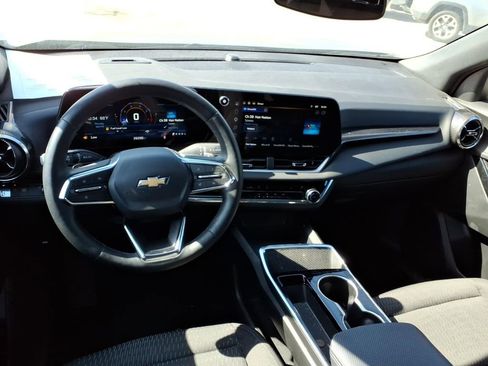 Used 2025 Chevrolet Equinox LT FWD image 6