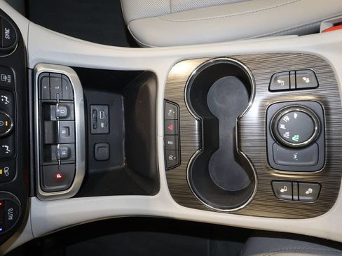 Used 2020 GMC Acadia SLT w/ Driver Alert Package II AWD/4WD image 9