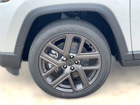 New 2026 Jeep Compass Latitude image 12