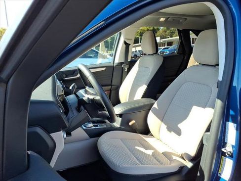 Certified 2022 Ford Escape SE w/ SE Sport Appearance Package image 3