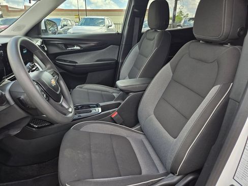 Used 2025 Chevrolet TrailBlazer LT AWD/4WD image 24
