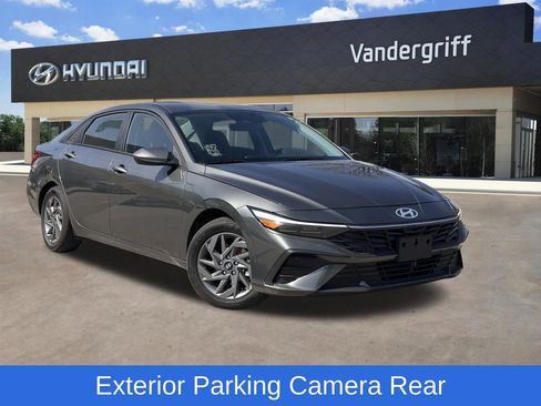Used 2025 Hyundai Elantra Blue image 6