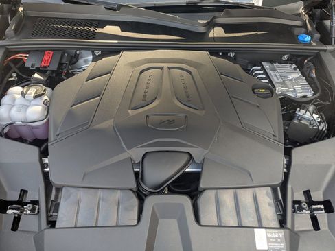 Used 2025 Porsche Cayenne image 28