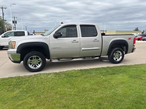 Used 2009 GMC Sierra 1500 SLT w/ All-Terrain Package AWD/4WD image 9