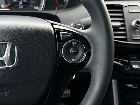 Used 2017 Honda Accord Sport image 31