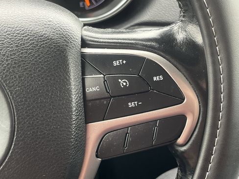 Used 2020 Jeep Grand Cherokee Limited AWD/4WD image 19