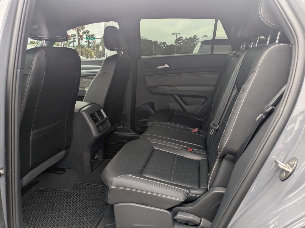 Certified 2023 Volkswagen Atlas Cross Sport SEL R-Line AWD/4WD image 20