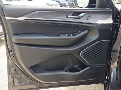 New 2025 Jeep Grand Cherokee L Overland image 23