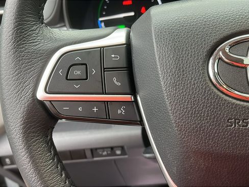 Used 2024 Toyota Sienna XLE image 16