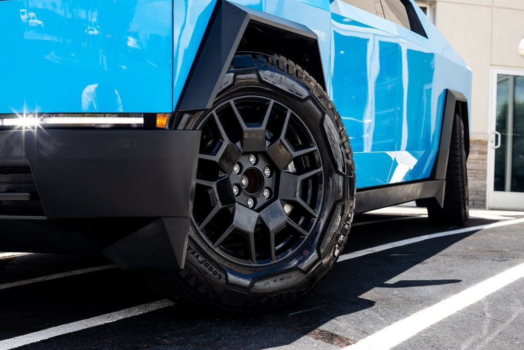 Used 2024 Tesla Cybertruck AWD Crew Cab image 2