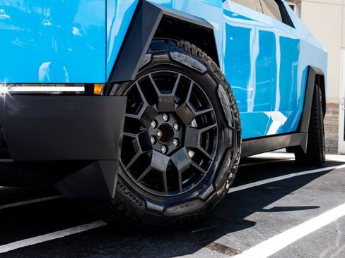 Used 2024 Tesla Cybertruck AWD Crew Cab image 2