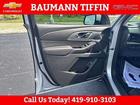 Used 2019 Chevrolet Traverse LT FWD image 18