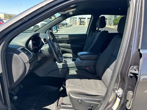 Used 2019 Jeep Grand Cherokee Laredo AWD/4WD image 16
