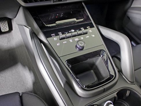 New 2026 Porsche Cayenne image 32