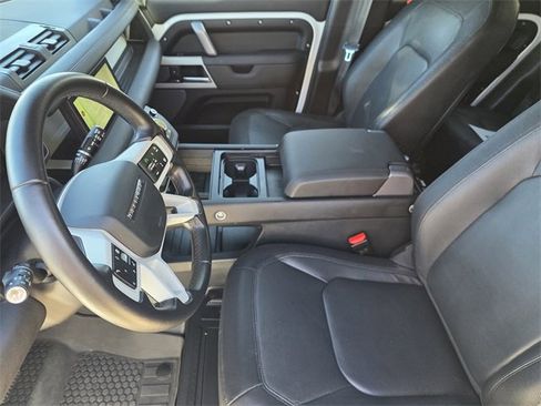 Used 2024 Land Rover Defender 110 X-Dynamic SE image 9