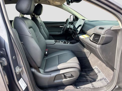 New 2025 VinFast VF 8 Eco AWD/4WD image 27